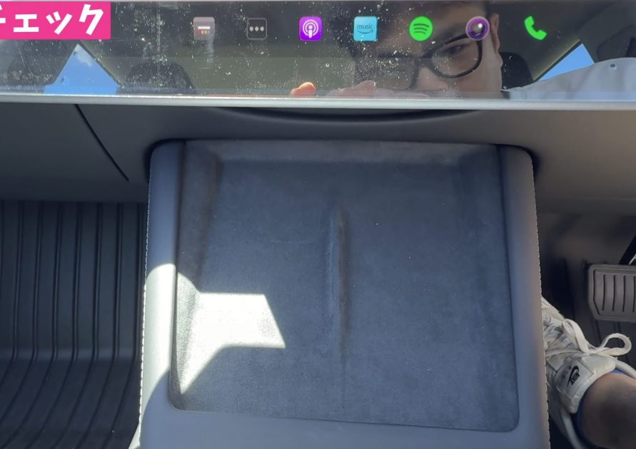 テスラモデル3　ワイヤレス充電