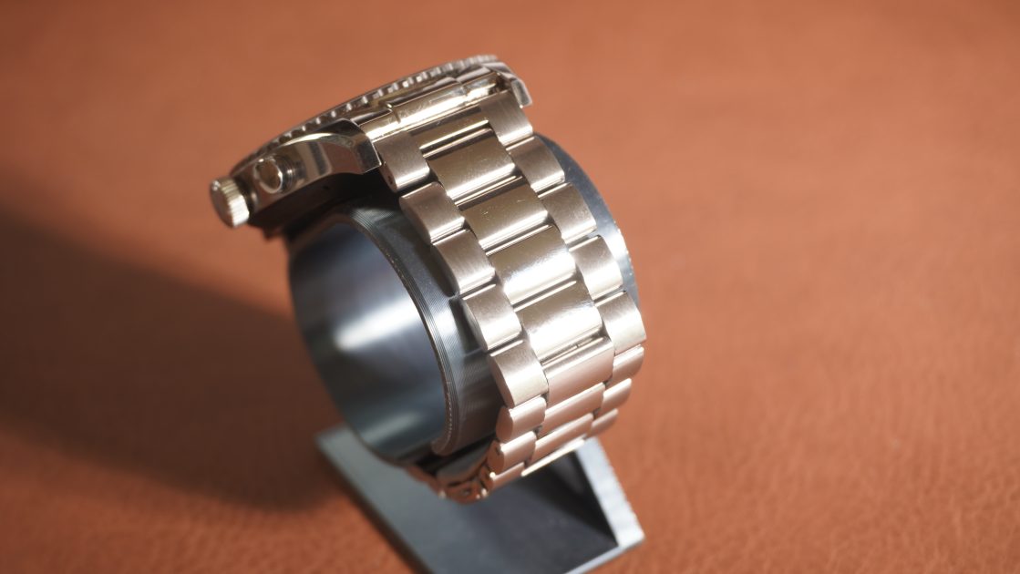 FOSMET R1のメタルバンド、ブレスレット