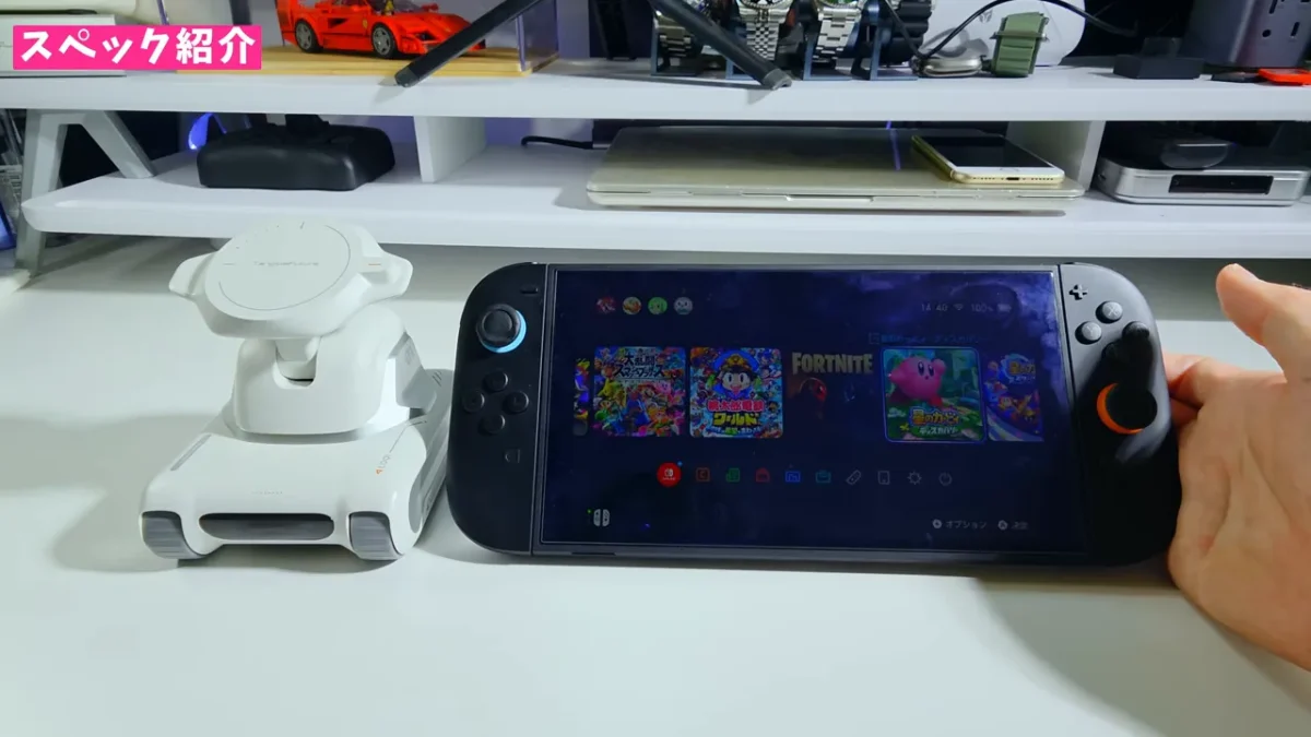 机上で動作するLOOI（スマホ画面表示）